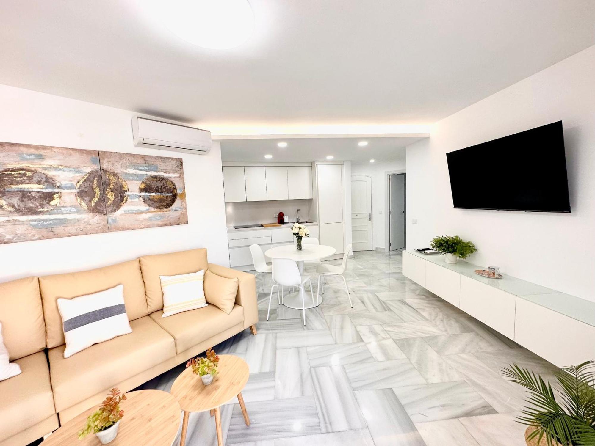 Apartamento, Paradise Sun Beach In Marina Benalmadena Ngoại thất bức ảnh